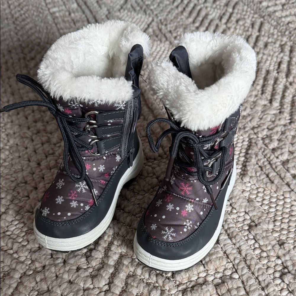 Cozy Snowflake Kids Boots - Black and White